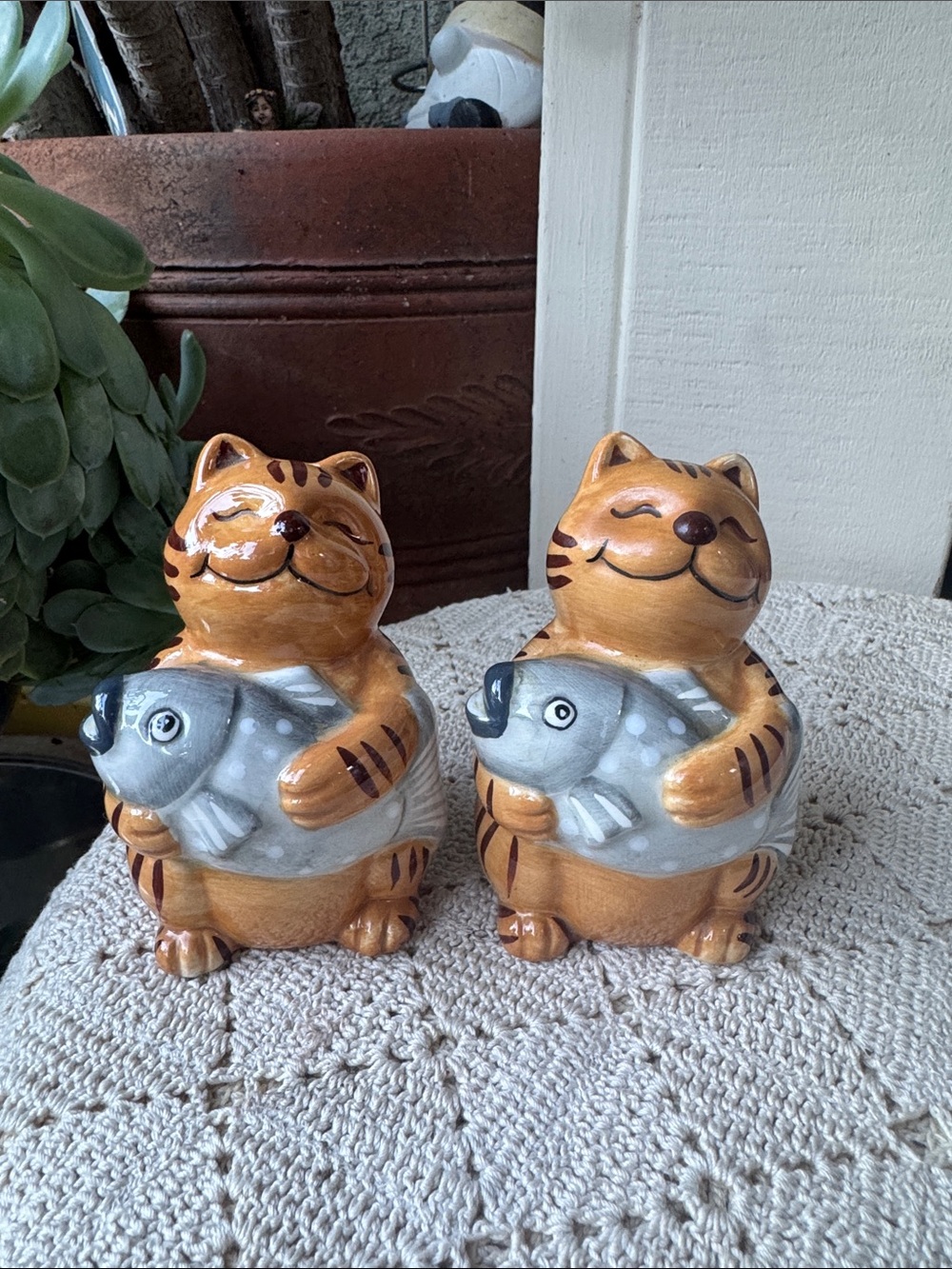 WHIMSICAL FAT & HAPPY TABBY CAT SALT/PEPPER SHAKERS BY CKAO
